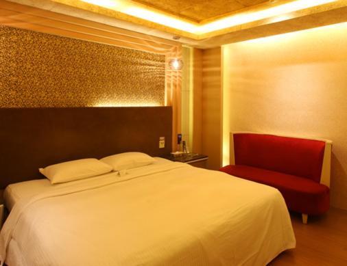 R7 Hotel Kaohsiung Esterno foto
