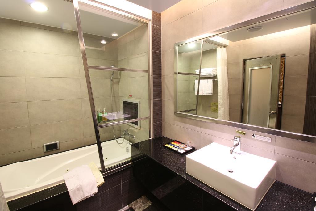 R7 Hotel Kaohsiung Esterno foto