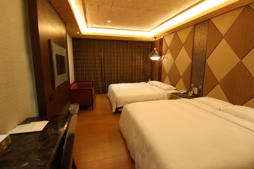 R7 Hotel Kaohsiung Esterno foto