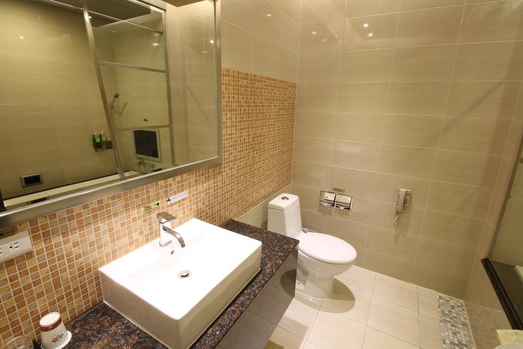 R7 Hotel Kaohsiung Esterno foto