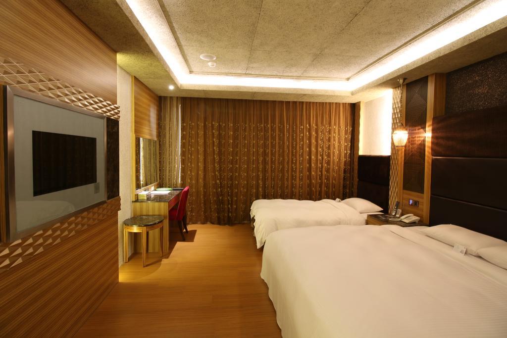 R7 Hotel Kaohsiung Esterno foto