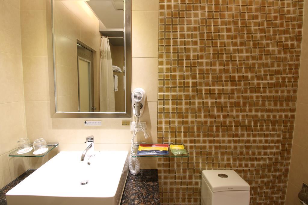 R7 Hotel Kaohsiung Esterno foto