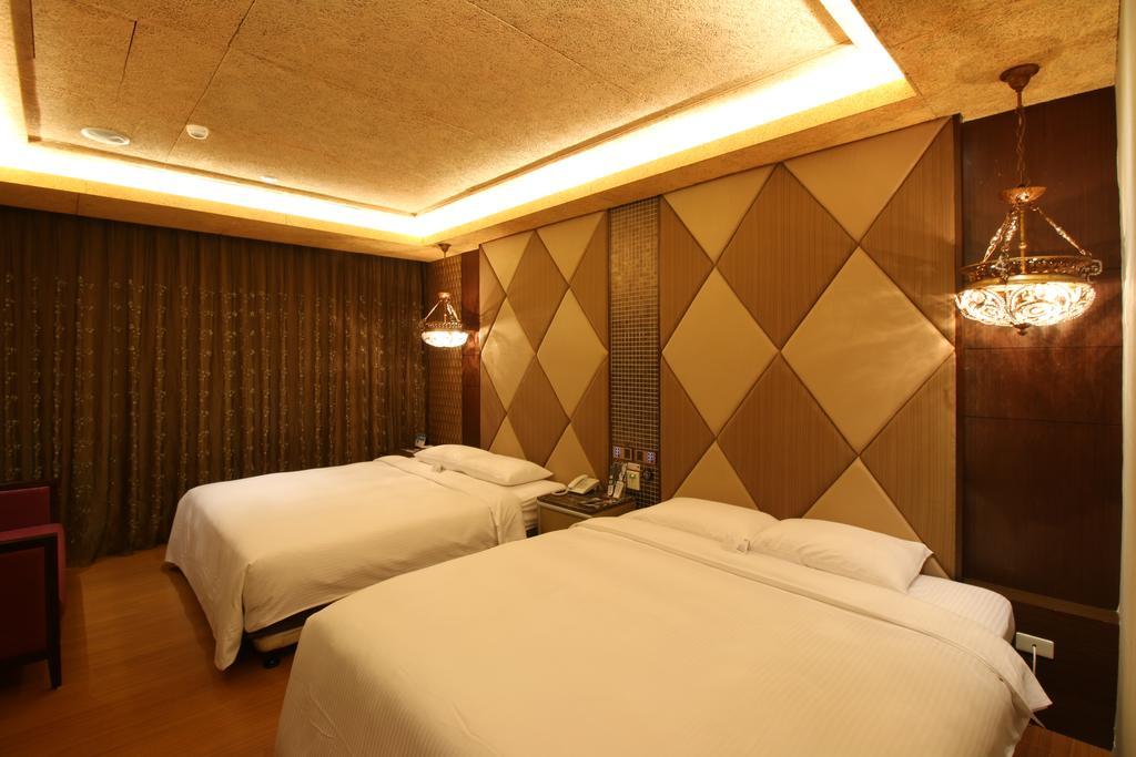 R7 Hotel Kaohsiung Esterno foto