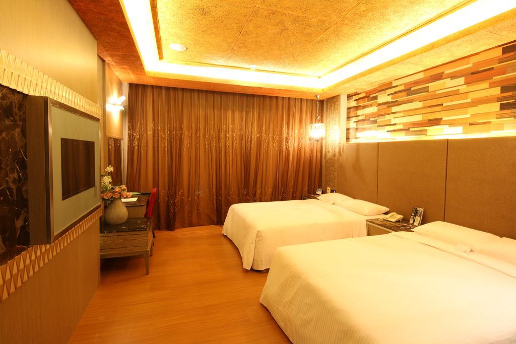 R7 Hotel Kaohsiung Esterno foto