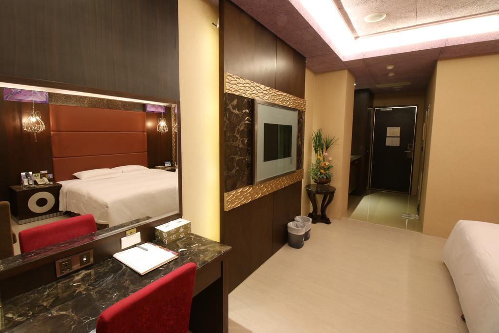 R7 Hotel Kaohsiung Esterno foto