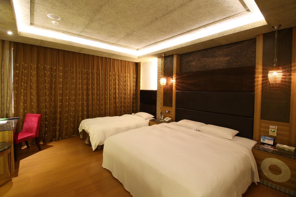 R7 Hotel Kaohsiung Esterno foto