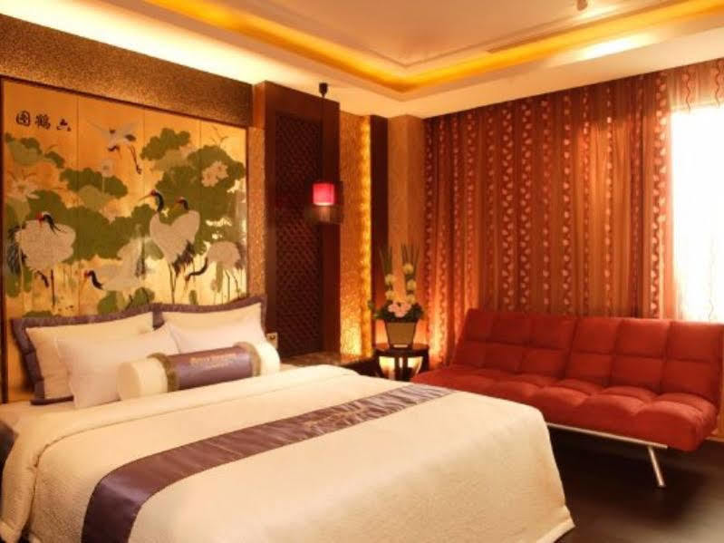 R7 Hotel Kaohsiung Esterno foto