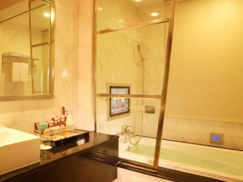 R7 Hotel Kaohsiung Esterno foto