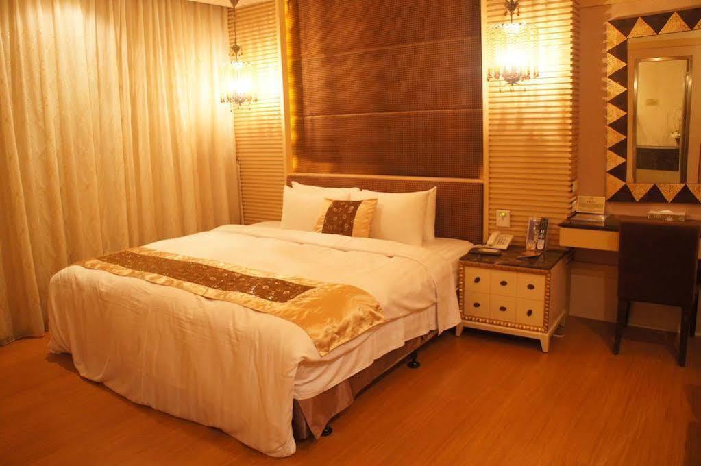 R7 Hotel Kaohsiung Esterno foto