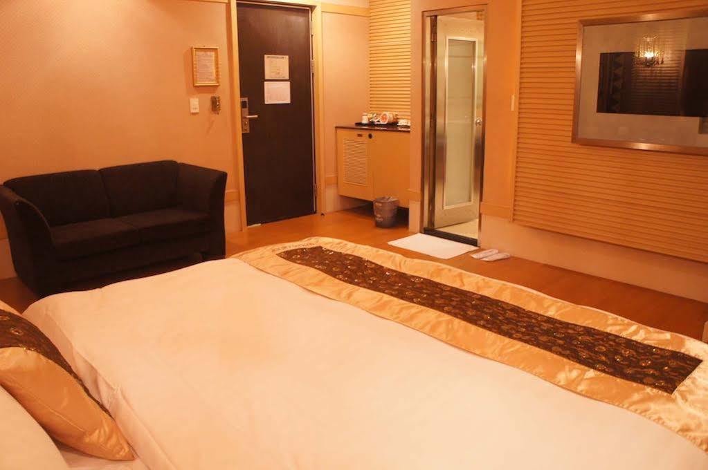 R7 Hotel Kaohsiung Esterno foto