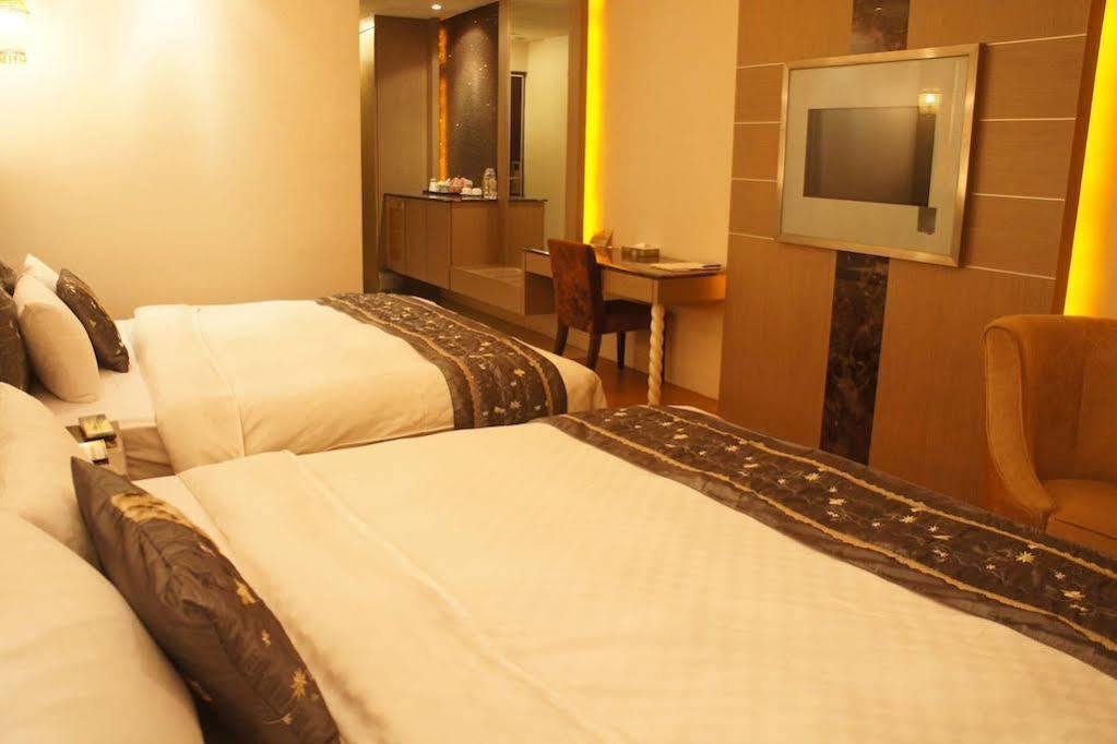 R7 Hotel Kaohsiung Esterno foto