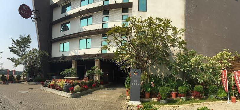 R7 Hotel Kaohsiung Esterno foto